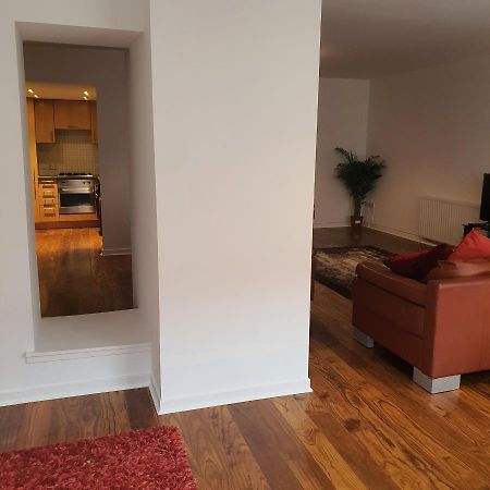 Modern Apt @Tramway Theatre Apartment Глазгоу Екстериор снимка